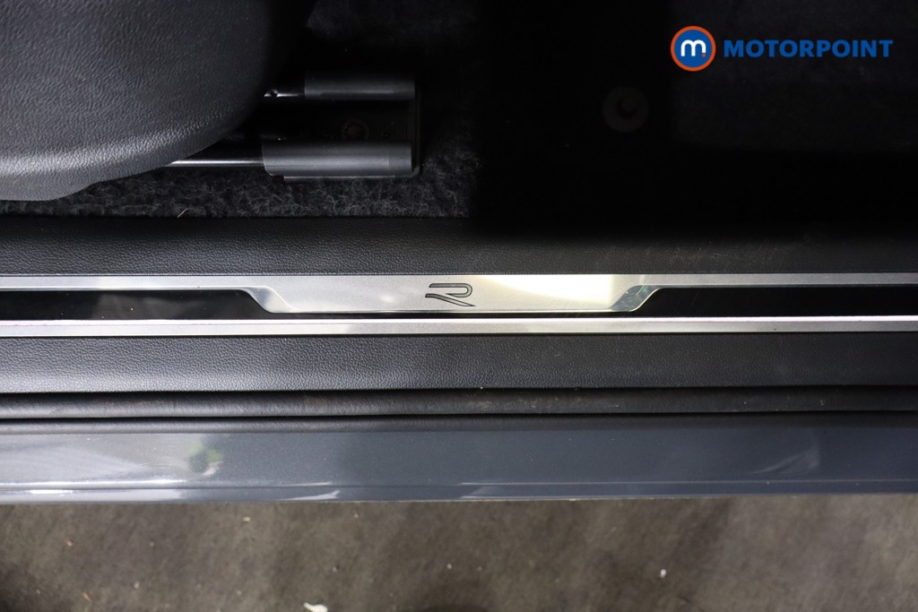 Volkswagen Tiguan R-Line Automatic Petrol SUV - Stock Number (1604280) - 19th supplementary image