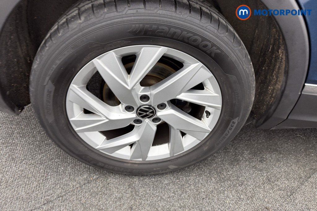 Volkswagen Tiguan Life Automatic Petrol SUV - Stock Number (1605227) - 32nd supplementary image