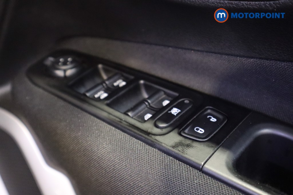 Jeep Renegade Longitude Manual Petrol SUV - Stock Number (1606504) - 13th supplementary image