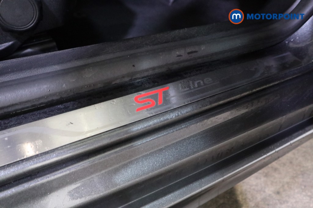 Ford Focus St-Line Manual Petrol Hatchback - Stock Number (1606612) - 14th supplementary image