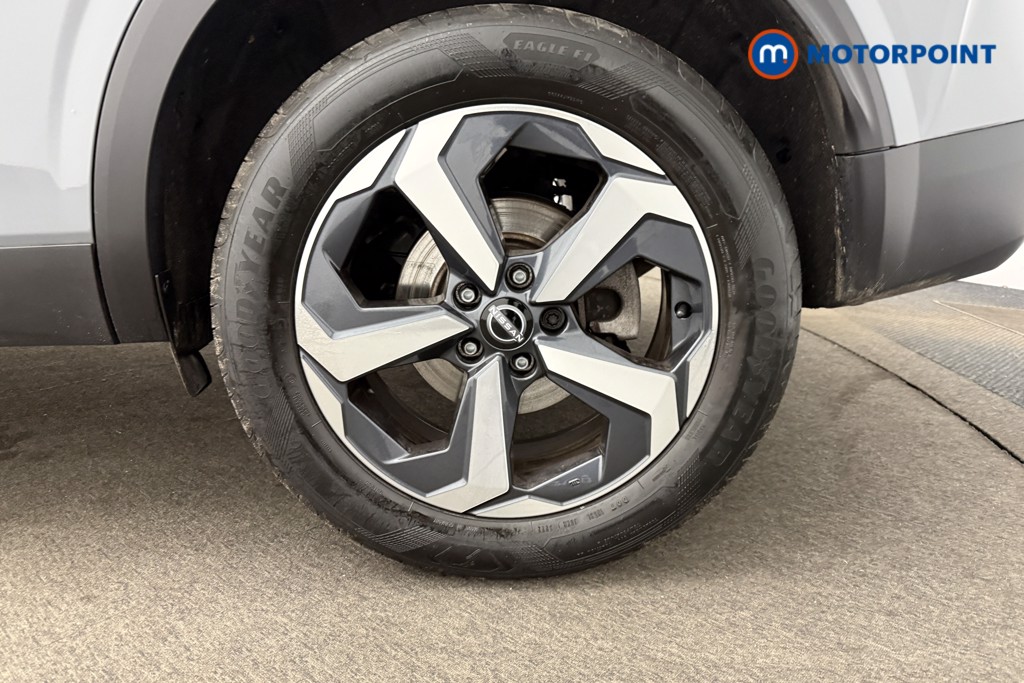 Nissan Qashqai N-Connecta Manual Petrol SUV - Stock Number (1590000) - 7th supplementary image