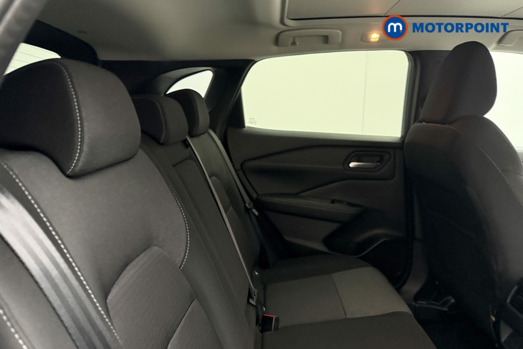 Nissan Qashqai N-Connecta Manual Petrol SUV - Stock Number (1590000) - 14th supplementary image