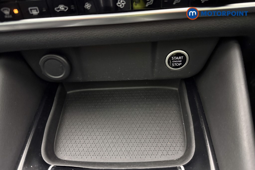 Nissan Qashqai N-Connecta Manual Petrol SUV - Stock Number (1590000) - 34th supplementary image
