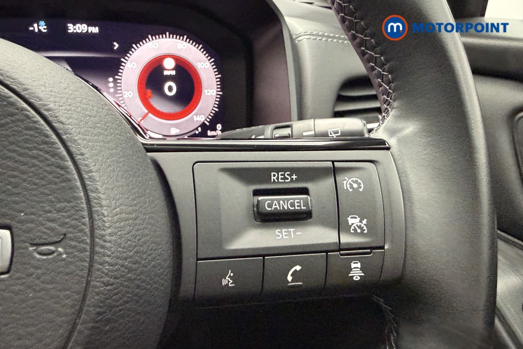 Nissan Qashqai N-Connecta Manual Petrol SUV - Stock Number (1590000) - 39th supplementary image