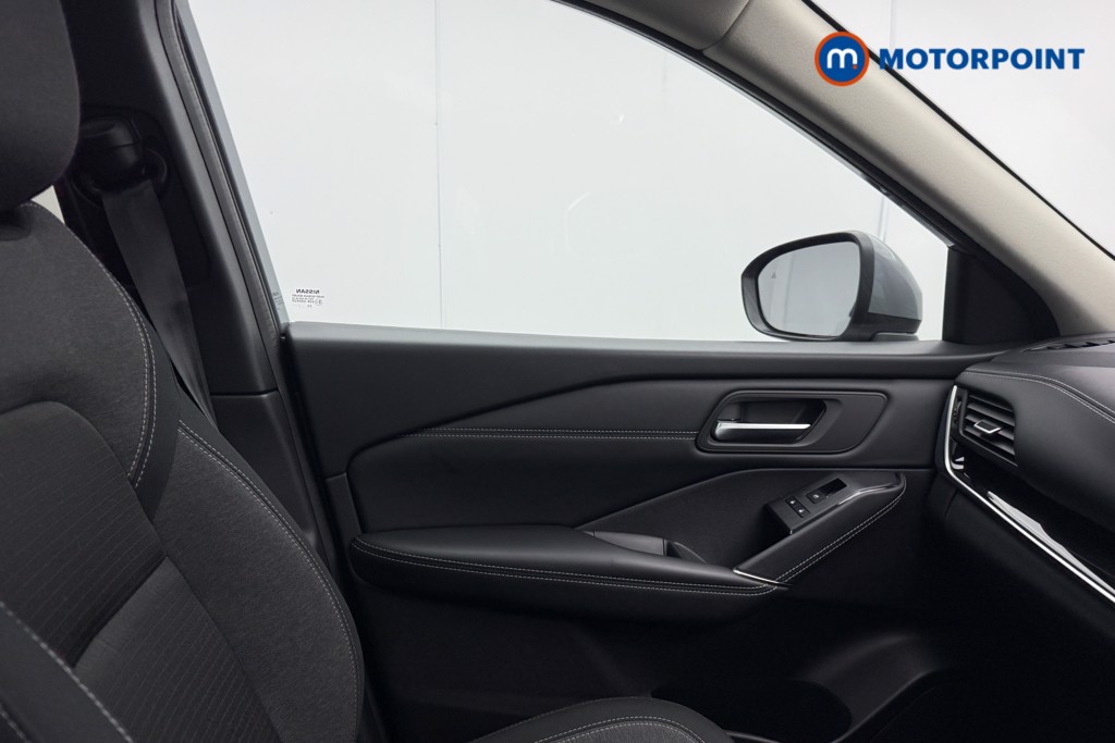 Nissan Qashqai N-Connecta Manual Petrol SUV - Stock Number (1590000) - 42nd supplementary image