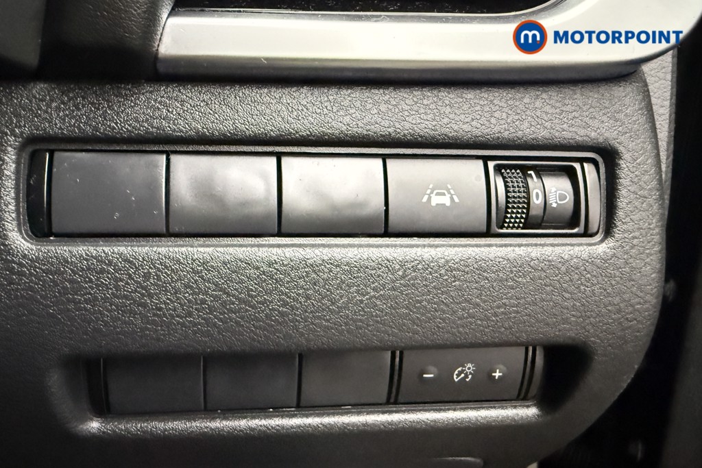 Nissan Qashqai N-Connecta Automatic Petrol-Electric Hybrid SUV - Stock Number (1597314) - 16th supplementary image