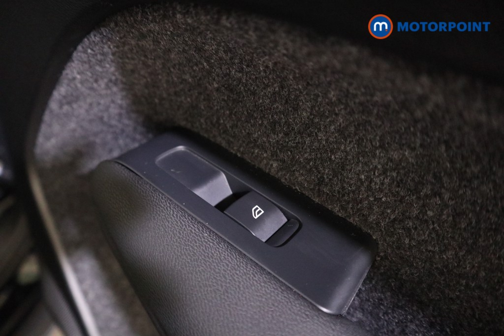 Volvo Xc40 Plus Automatic Petrol Plug-In Hybrid SUV - Stock Number (1600495) - 18th supplementary image