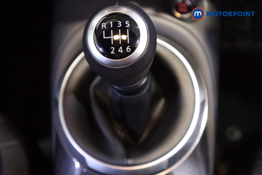 Nissan Juke N-Connecta Manual Petrol SUV - Stock Number (1603534) - 5th supplementary image