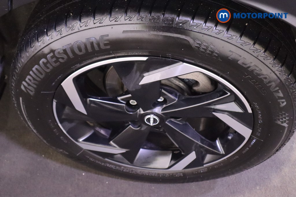 Nissan Juke N-Connecta Manual Petrol SUV - Stock Number (1603534) - 9th supplementary image