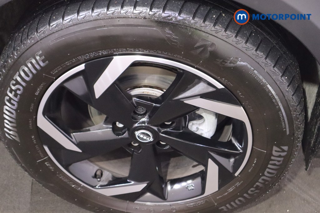 Nissan Juke N-Connecta Manual Petrol SUV - Stock Number (1603534) - 11th supplementary image