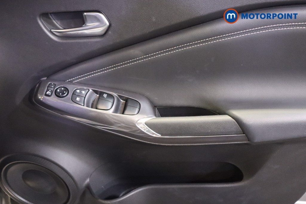 Nissan Juke N-Connecta Manual Petrol SUV - Stock Number (1603534) - 13th supplementary image