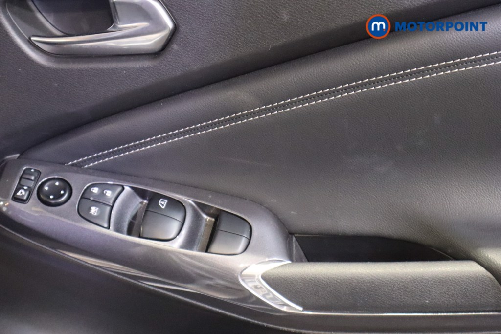 Nissan Juke N-Connecta Manual Petrol SUV - Stock Number (1603534) - 14th supplementary image