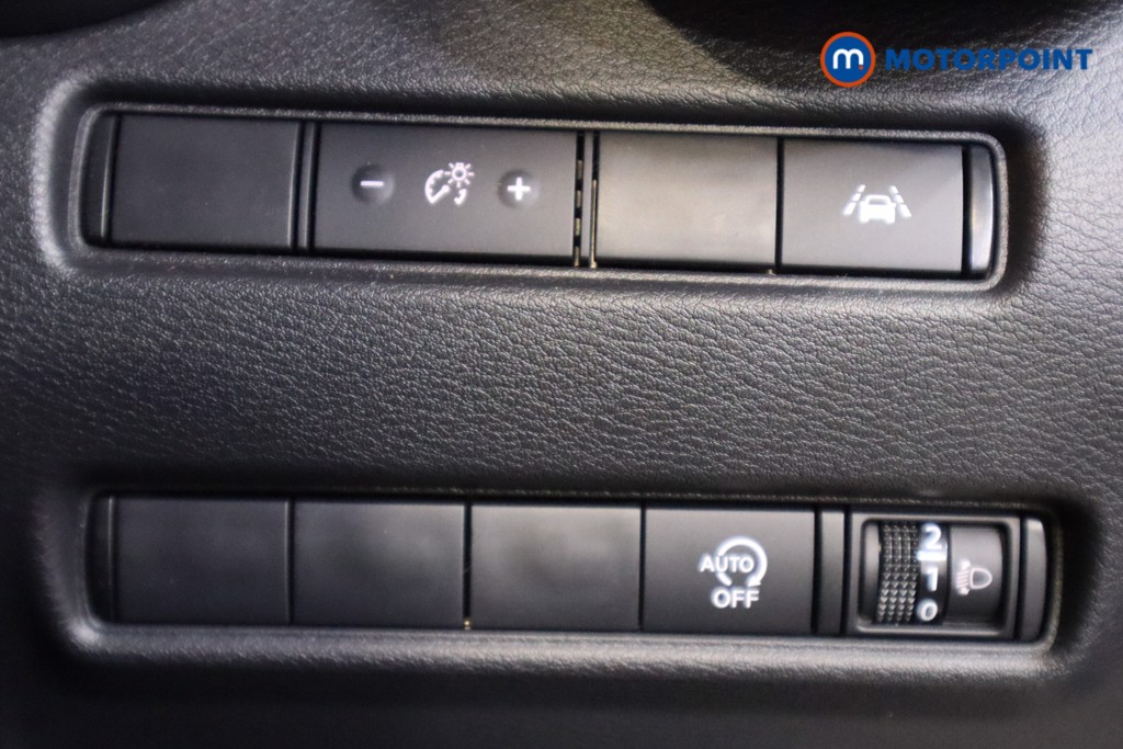 Nissan Juke N-Connecta Manual Petrol SUV - Stock Number (1603534) - 15th supplementary image