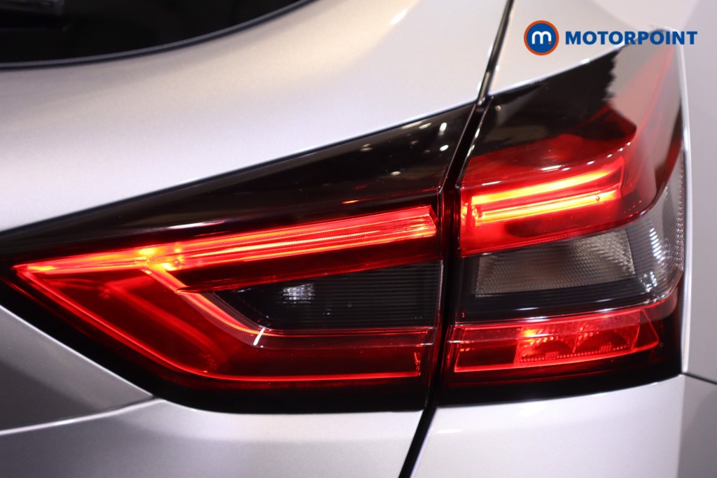 Nissan Juke N-Connecta Manual Petrol SUV - Stock Number (1603534) - 29th supplementary image