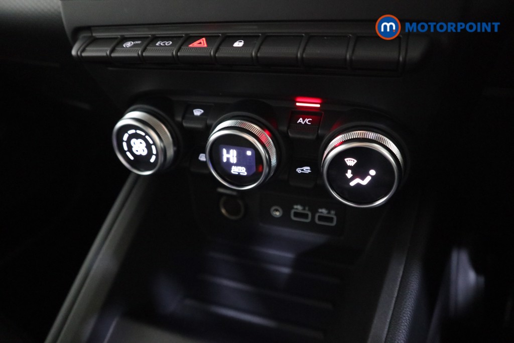 Renault Clio Evolution Manual Petrol Hatchback - Stock Number (1604354) - 8th supplementary image