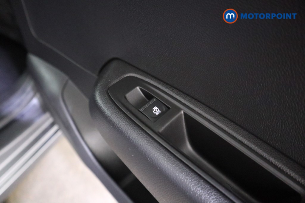 Renault Clio Evolution Manual Petrol Hatchback - Stock Number (1604354) - 16th supplementary image