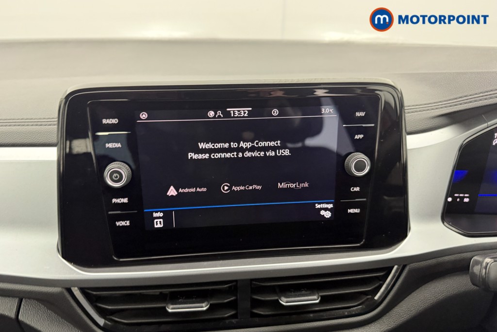 Volkswagen T-Roc Life Manual Petrol SUV - Stock Number (1607036) - 2nd supplementary image