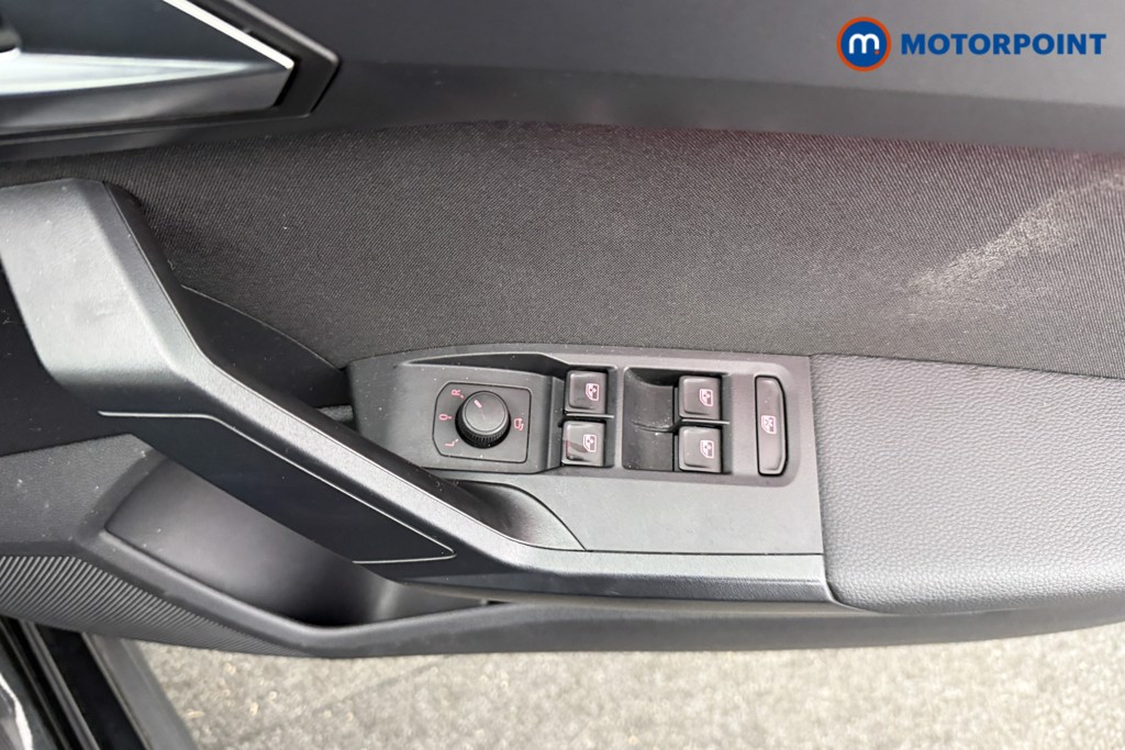 Seat Arona Fr Black Edition Automatic Petrol SUV - Stock Number (1607335) - 16th supplementary image