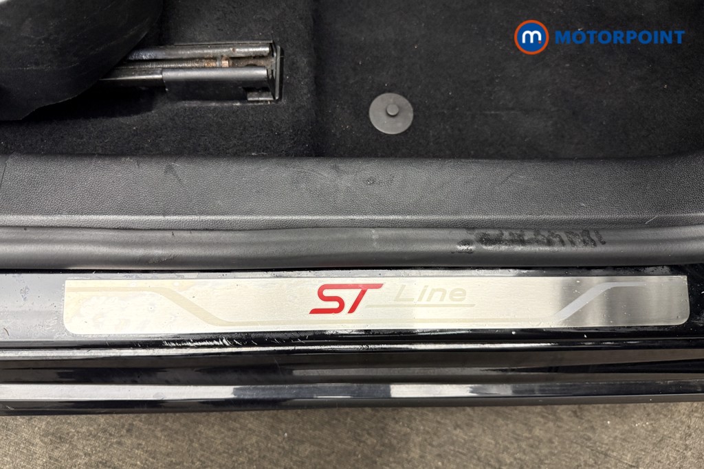 Ford Focus St-Line X Automatic Diesel Hatchback - Stock Number (1586353) - 17th supplementary image