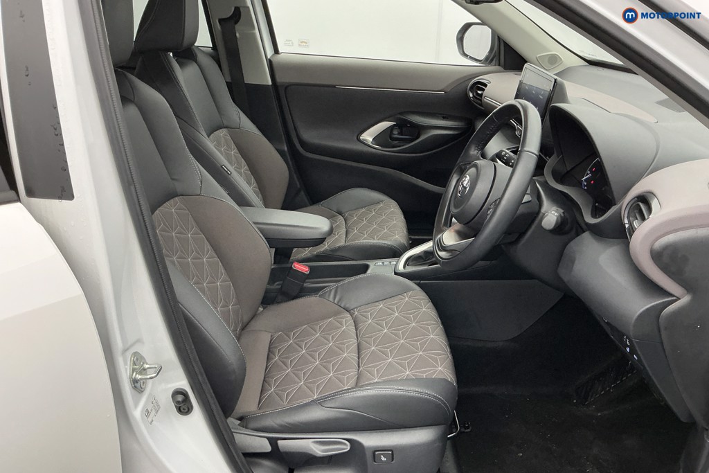 Toyota Yaris Cross Excel Automatic Petrol-Electric Hybrid Estate - Stock Number (1599886) - 6th supplementary image