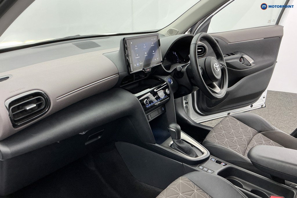 Toyota Yaris Cross Excel Automatic Petrol-Electric Hybrid Estate - Stock Number (1599886) - 9th supplementary image