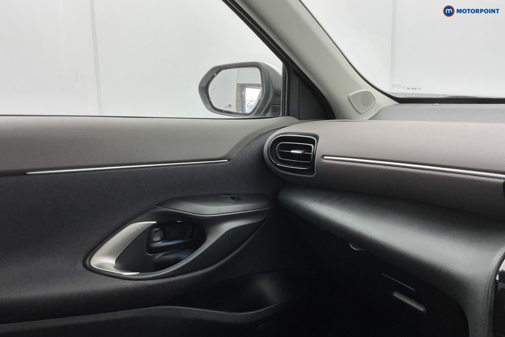 Toyota Yaris Cross Excel Automatic Petrol-Electric Hybrid Estate - Stock Number (1599886) - 21st supplementary image