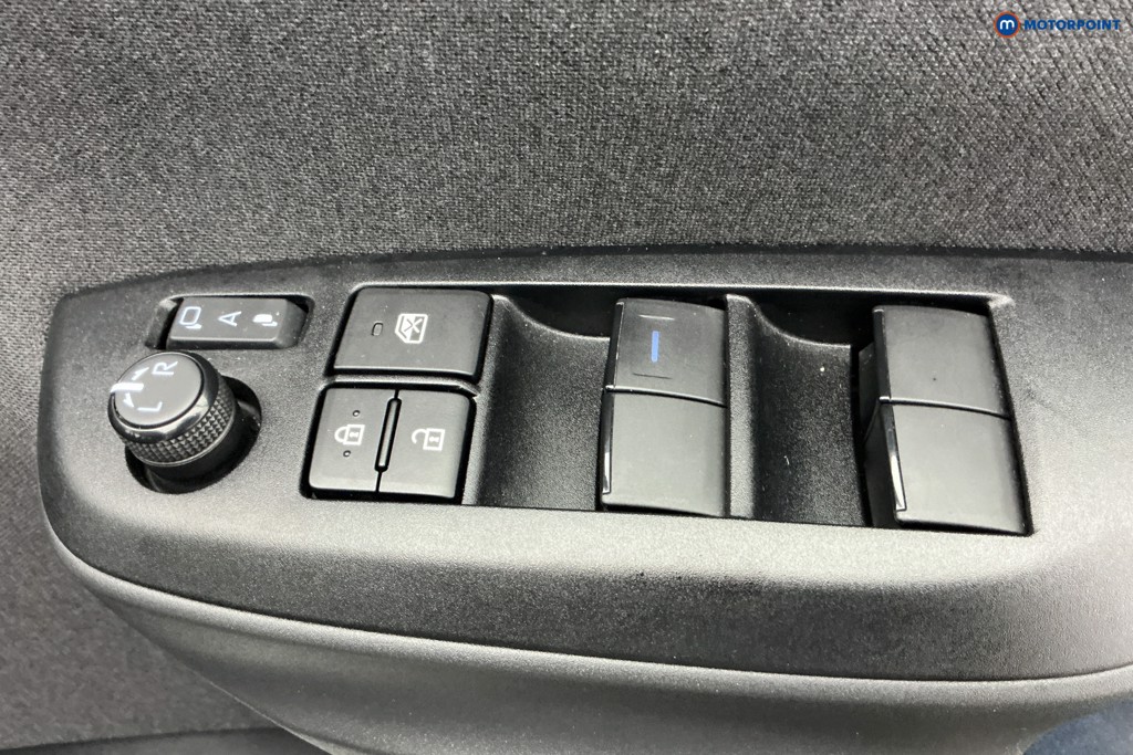 Toyota Yaris Cross Excel Automatic Petrol-Electric Hybrid Estate - Stock Number (1599886) - 28th supplementary image