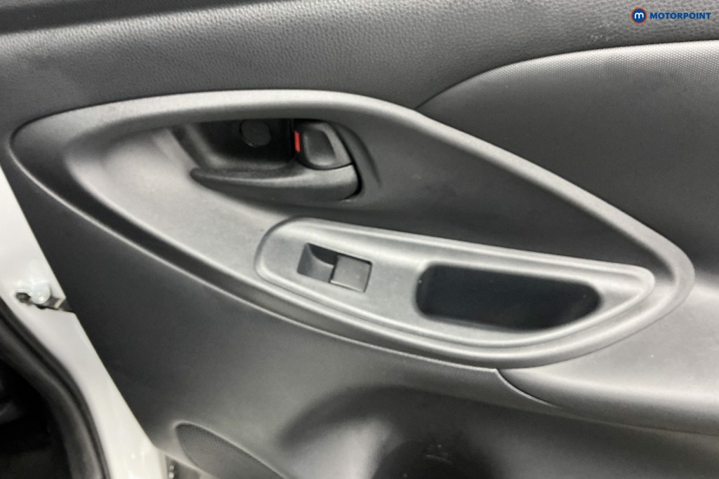 Toyota Yaris Cross Excel Automatic Petrol-Electric Hybrid Estate - Stock Number (1599886) - 30th supplementary image