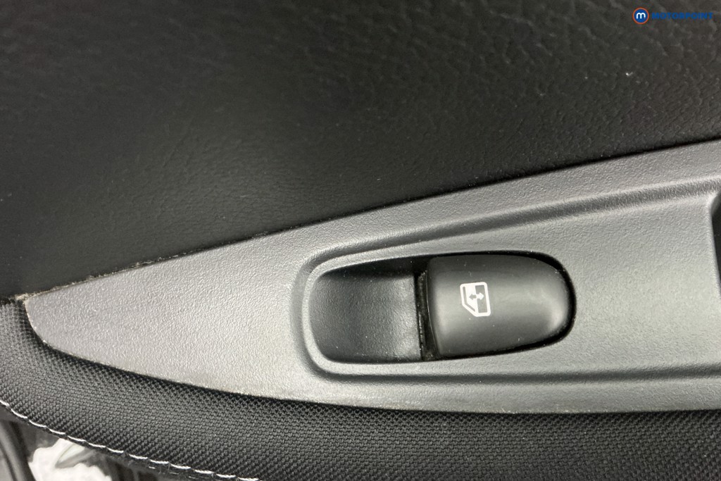 Nissan Qashqai Acenta Premium Automatic Petrol SUV - Stock Number (1600275) - 26th supplementary image