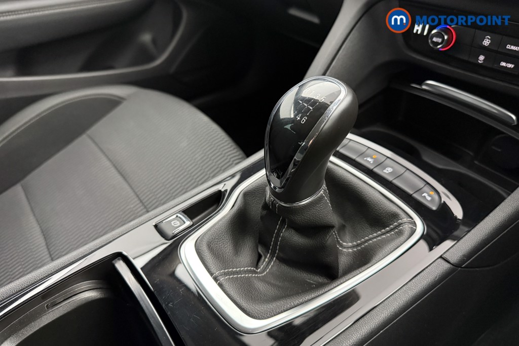 Vauxhall Insignia SRI Manual Petrol Hatchback - Stock Number (1602064) - 12th supplementary image