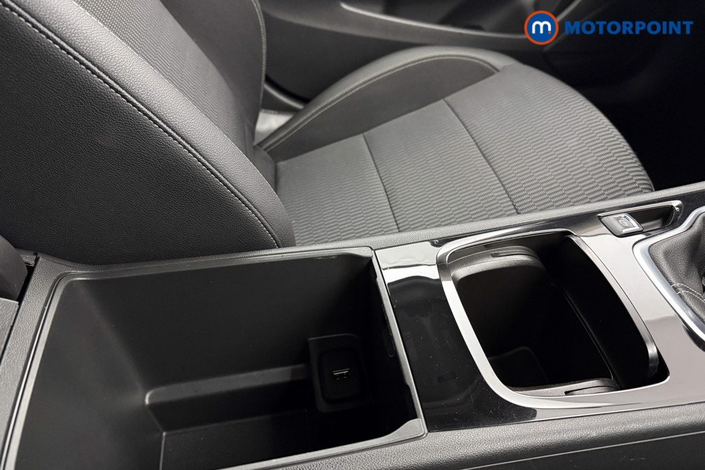 Vauxhall Insignia SRI Manual Petrol Hatchback - Stock Number (1602064) - 13th supplementary image