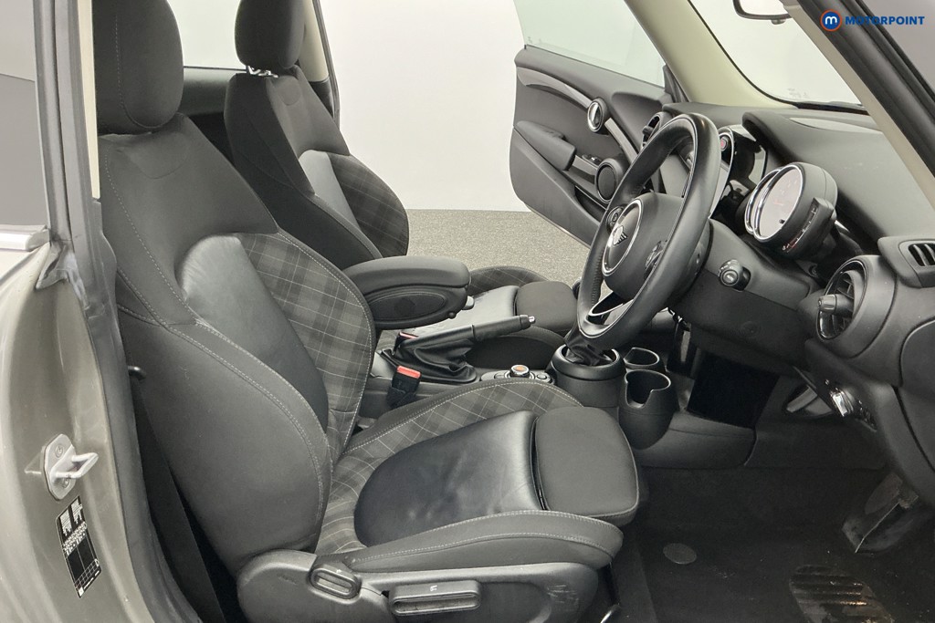 Mini Hatchback Cooper Classic Manual Petrol Hatchback - Stock Number (1602179) - 6th supplementary image