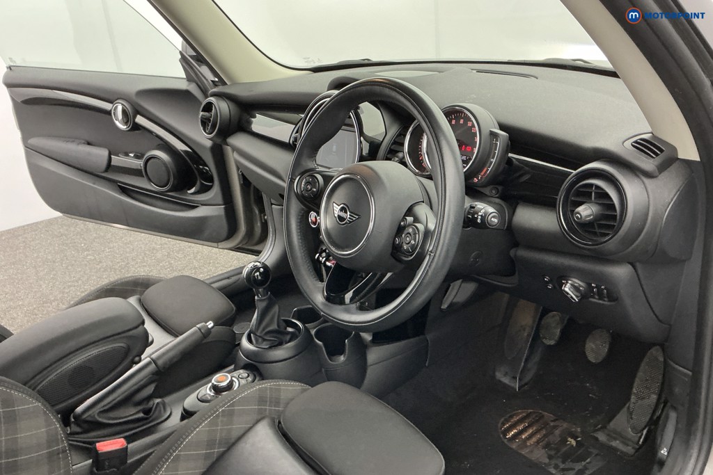 Mini Hatchback Cooper Classic Manual Petrol Hatchback - Stock Number (1602179) - 8th supplementary image