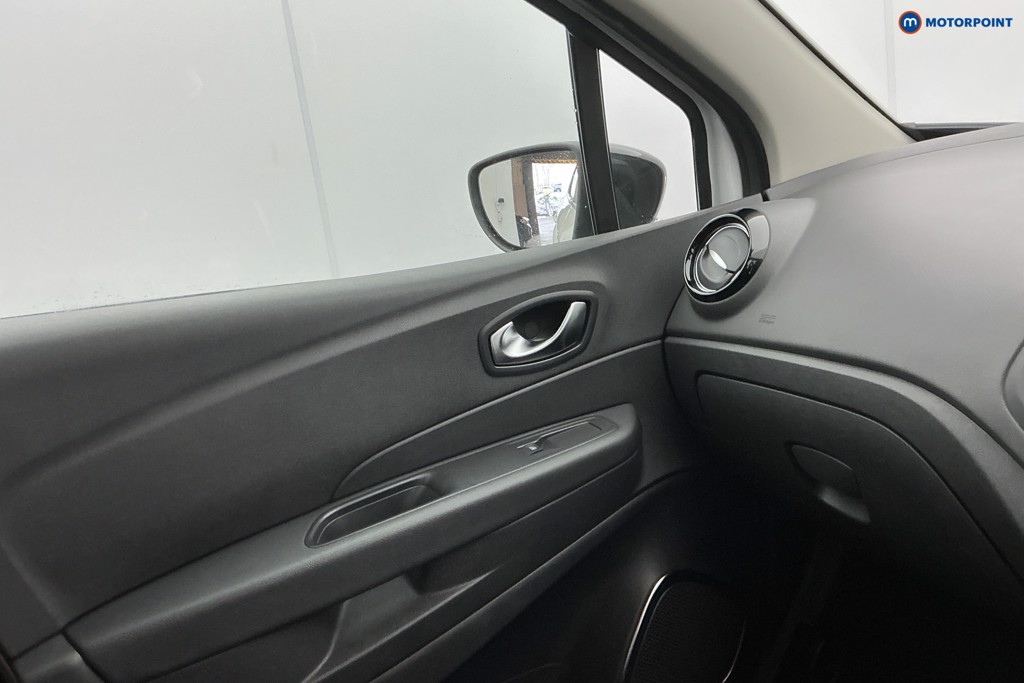 Renault Captur Iconic Manual Petrol SUV - Stock Number (1602421) - 18th supplementary image