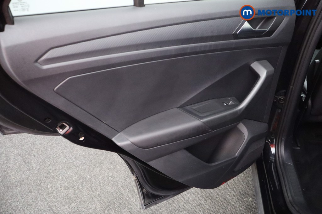 Volkswagen T-Roc Style Manual Petrol SUV - Stock Number (1602560) - 19th supplementary image