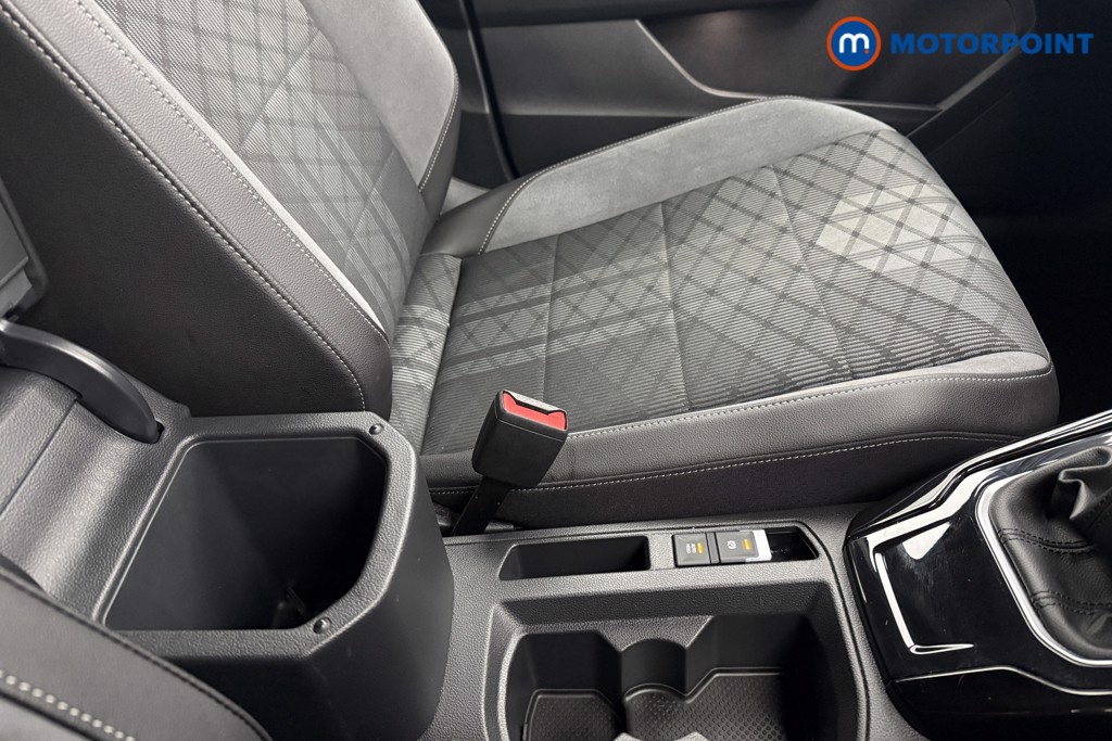 Volkswagen T-Roc R-Line Manual Petrol SUV - Stock Number (1602823) - 17th supplementary image