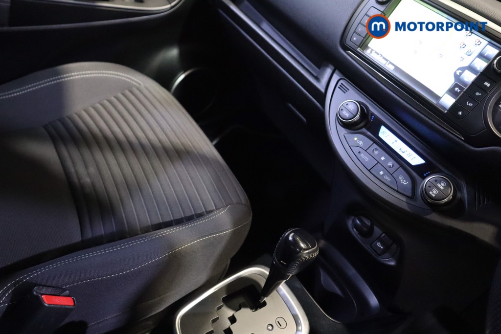 Toyota Yaris Design Automatic Petrol-Electric Hybrid Hatchback - Stock Number (1603251) - 7th supplementary image