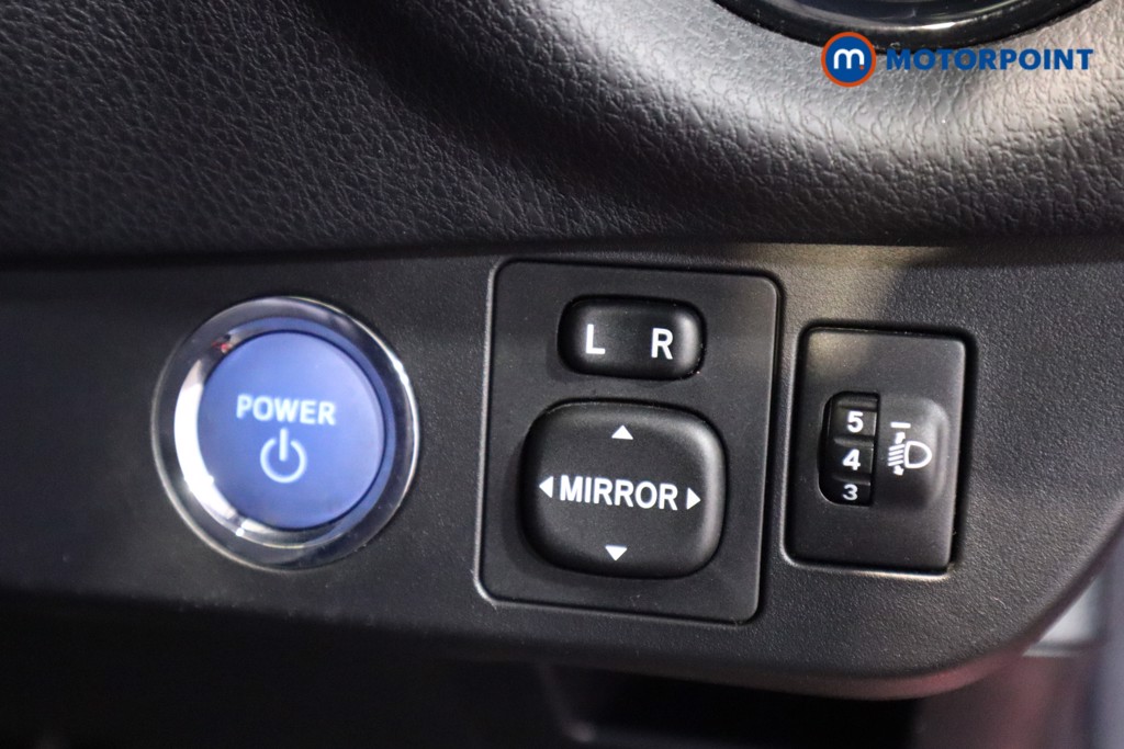 Toyota Yaris Design Automatic Petrol-Electric Hybrid Hatchback - Stock Number (1603251) - 12th supplementary image