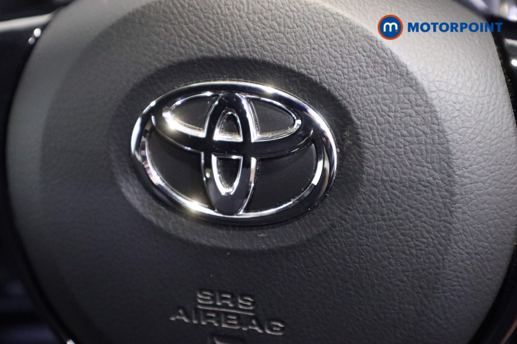 Toyota Yaris Design Automatic Petrol-Electric Hybrid Hatchback - Stock Number (1603251) - 14th supplementary image