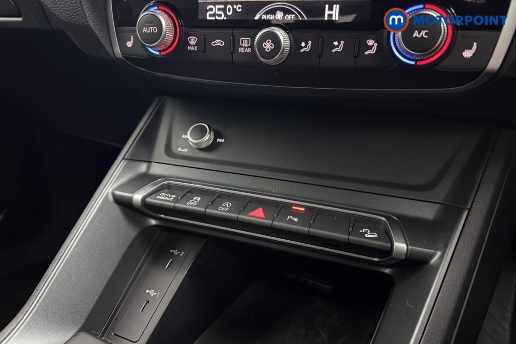 Audi Q3 Black Edition Automatic Petrol SUV - Stock Number (1604784) - 14th supplementary image