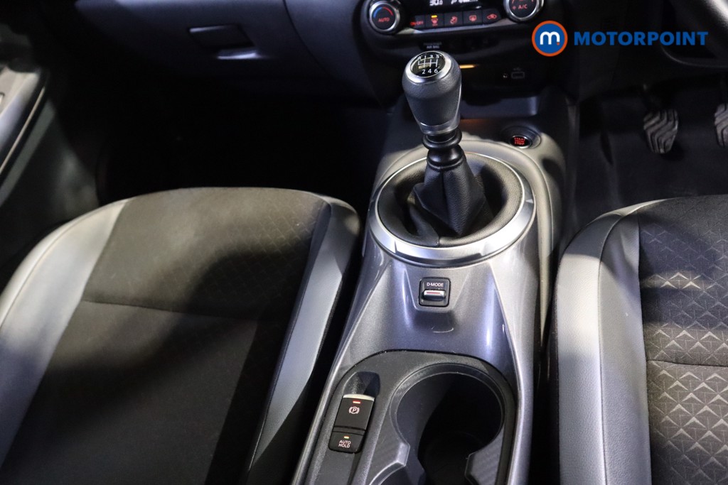 Nissan Juke N-Connecta Manual Petrol SUV - Stock Number (1606684) - 6th supplementary image
