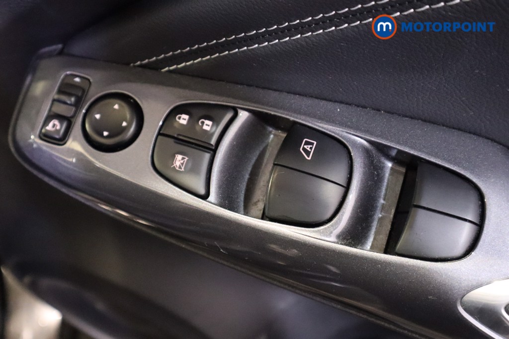 Nissan Juke N-Connecta Manual Petrol SUV - Stock Number (1606684) - 11th supplementary image