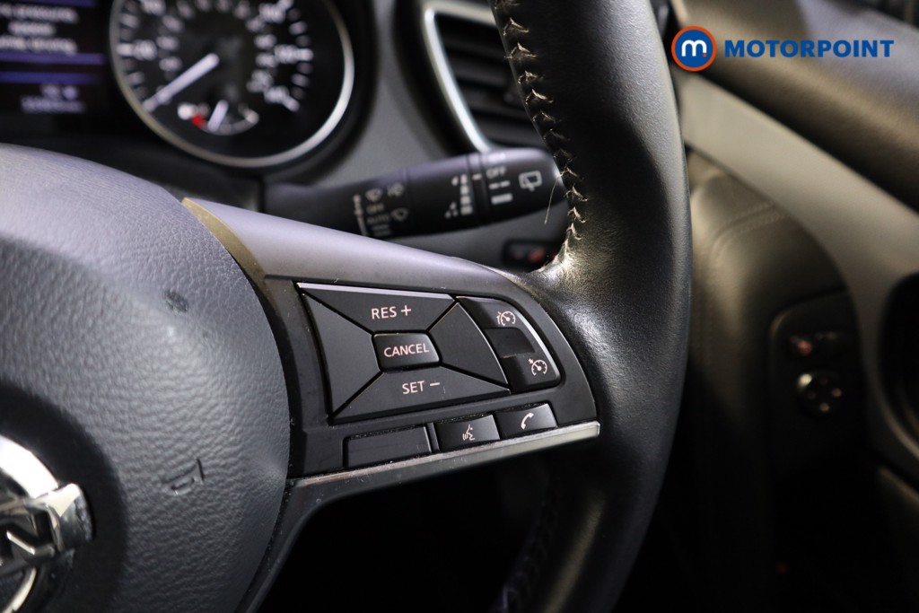 Nissan Qashqai Tekna Manual Petrol SUV - Stock Number (1606890) - 4th supplementary image