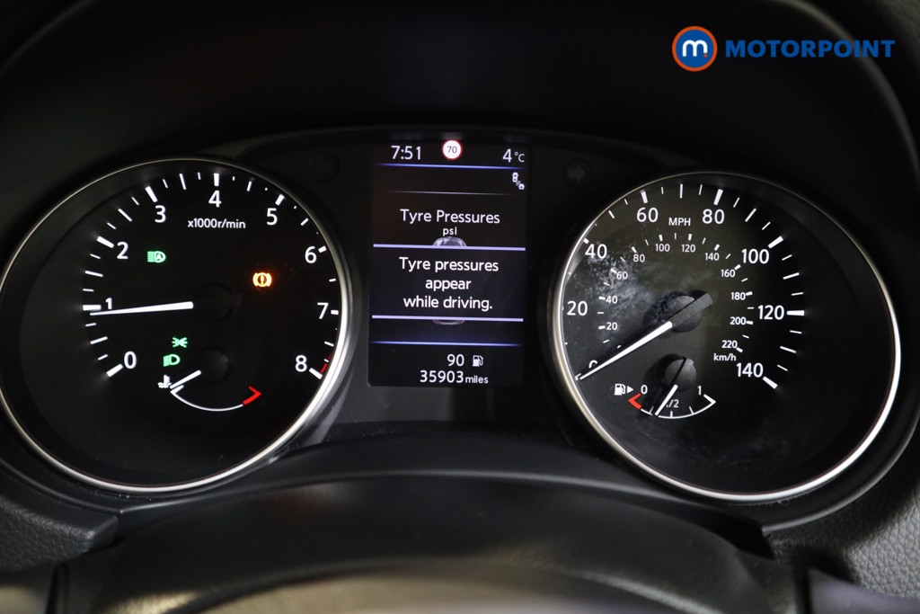 Nissan Qashqai Tekna Manual Petrol SUV - Stock Number (1606890) - 5th supplementary image