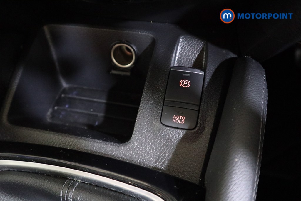 Nissan Qashqai Tekna Manual Petrol SUV - Stock Number (1606890) - 9th supplementary image