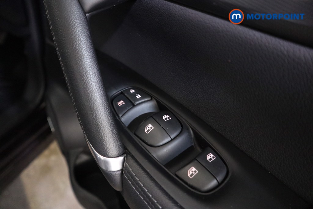 Nissan Qashqai Tekna Manual Petrol SUV - Stock Number (1606890) - 14th supplementary image