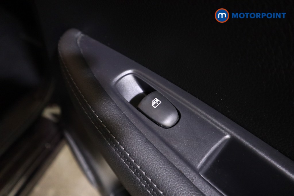 Nissan Qashqai Tekna Manual Petrol SUV - Stock Number (1606890) - 19th supplementary image