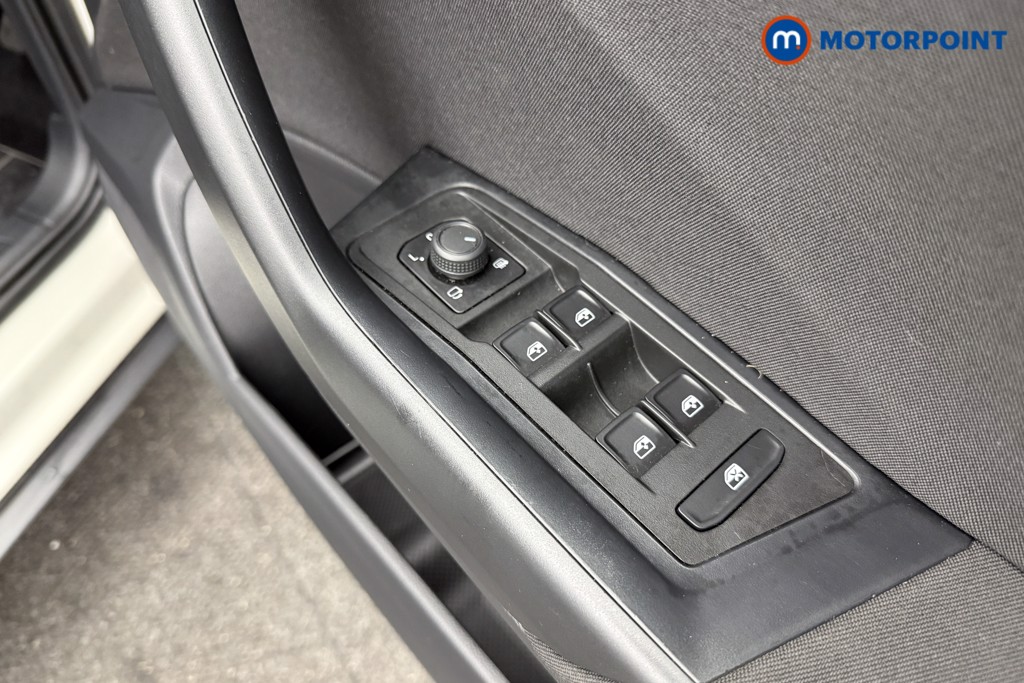 Volkswagen T-Roc Life Automatic Petrol SUV - Stock Number (1607490) - 17th supplementary image