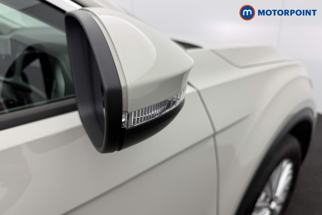 Volkswagen T-Roc Life Automatic Petrol SUV - Stock Number (1607490) - 18th supplementary image