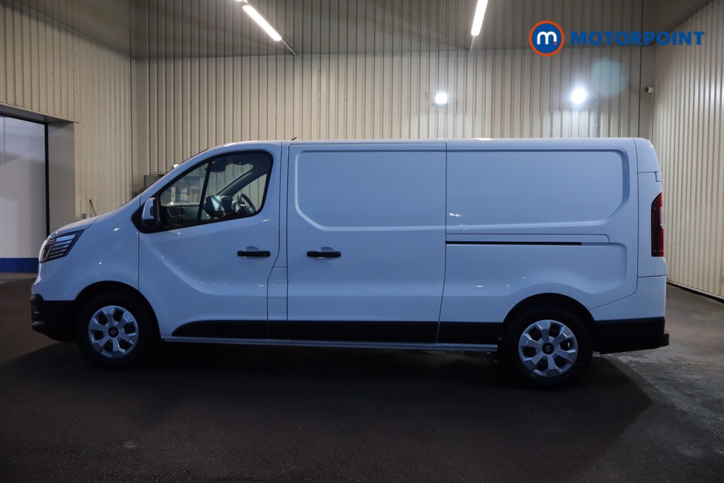 Renault Trafic Advance Automatic Electric Panel Van - Stock Number (1604229) - Passenger side rear corner